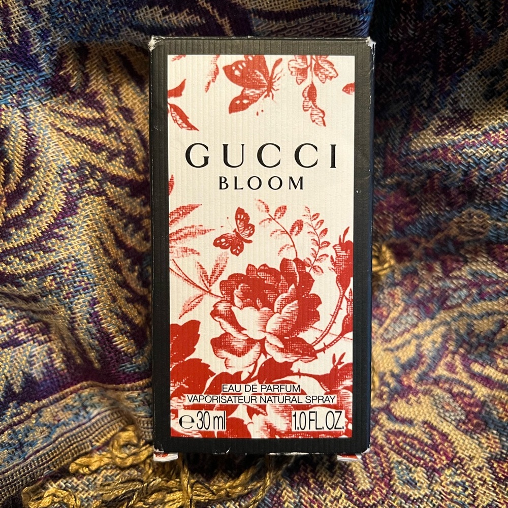 Gucci Bloom Ladies EDP Spray, 1.6 oz - Picture 4 of 9